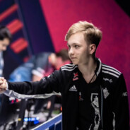 蓝桉已遇知更鸟