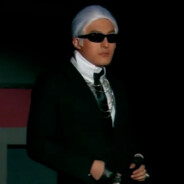 除夕夜街头即将放飞理想的有志青年吕小布