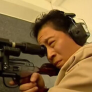 猴皮筋弹弓打你家玻璃