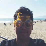 淡黄的长裙蓬松的头发