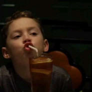 按太阳穴轮刮眼眶