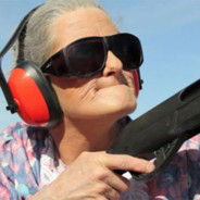 Bà già bắn máy bay