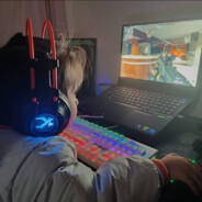 哭也要双手插兜的男人