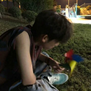 坐着拖拉机上月球