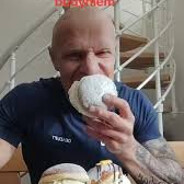 Sportowy Pączek z Budyniem