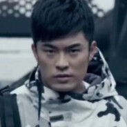 干拉然后玩手机