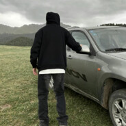 西装配上白衬衫