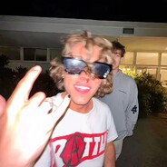 西伯利亚泰坦巨龙徒手捏爆小行星