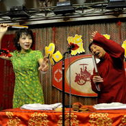 在外地也来，带假头套也来。