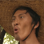 黄胶鞋  七分裤