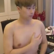 装忧郁被一肘击进猪圈