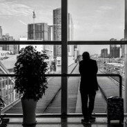 枪要瞄准了在开，人要