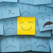 躲在树后不容易被发现丶