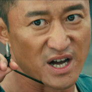 太刀を鬼の首に切りつける