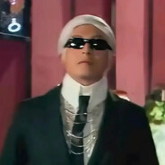 除夕街头即将放飞理想的有志青年-吕小布