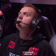 阿童在四川喝可乐。