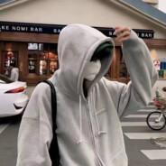 蹲在路边晒太阳