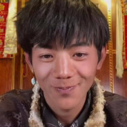 尼古丁真脚踩芙蓉王源