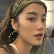 不白給也玩手机