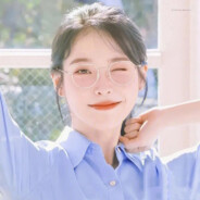 队友被爆，边跑边笑