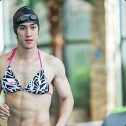 半抹酥胸惹人眸