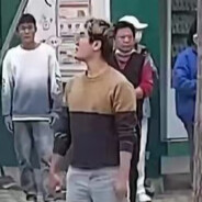 家鸡只穿背带裤