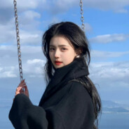 瓶身描绘的牡丹一如你初妆