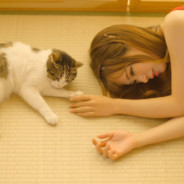 渴了就喝水，别掰姐姐腿