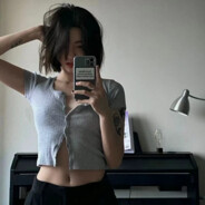 美女落泪我心凋零