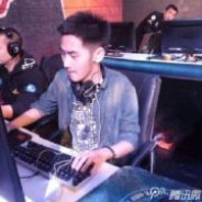 带警棍的保安丨