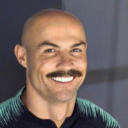 CR7 careca de bigode