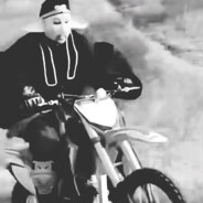 八戒骑车站着蹬