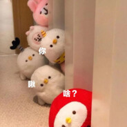 白瓷盘里的椒盐虾