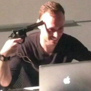 清晨第一发打出你的爱国情怀---冷锋