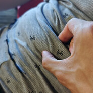 眼神坚定，能做牢大