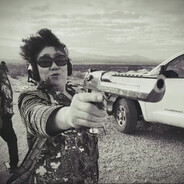 八十老太手持暴力沙鹰