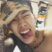 我与梅花两白头