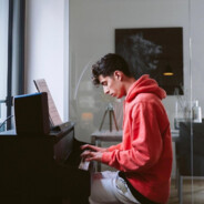 阿尼亚东 · 正史泰龙