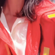 水牛冲入牛肉火锅店撞飞店老板