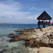 你要吻她胸中痣