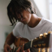 大学牲除了学习啥都干