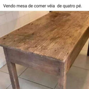 Mesa de comer véia de 4 pé