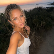 »Femme Fatale« SARA