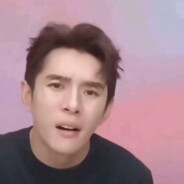 她说话有股孩子气