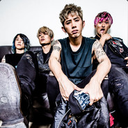 提问对面是什么甲？