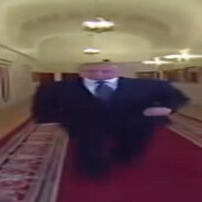 无语の蔡徐坤命悬一线