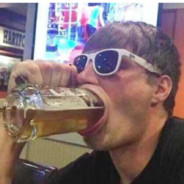 头戴冈本嘴叼烟