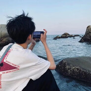 八十岁老奶扶墙对枪