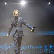 看见台下的人了吗