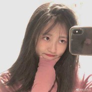 深色的海面布满白色的